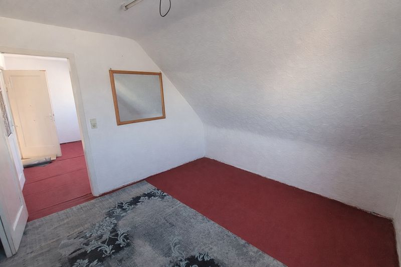 Großes WG-Zimmer mit zusätzlichem Raum in Salach – ideal zum Wohnen & Arbeiten